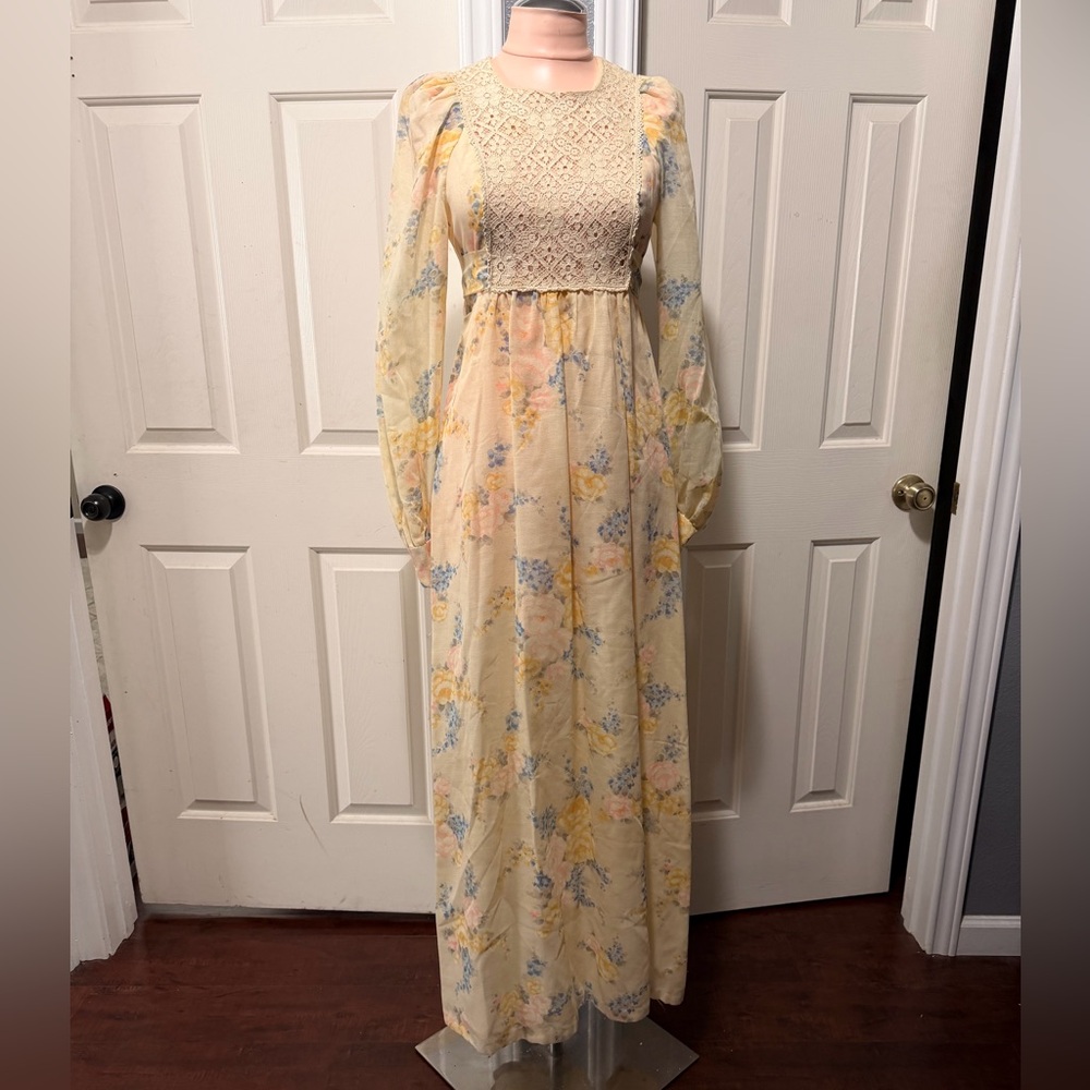 Vintage Floral Long Sleeve Maxi Dress